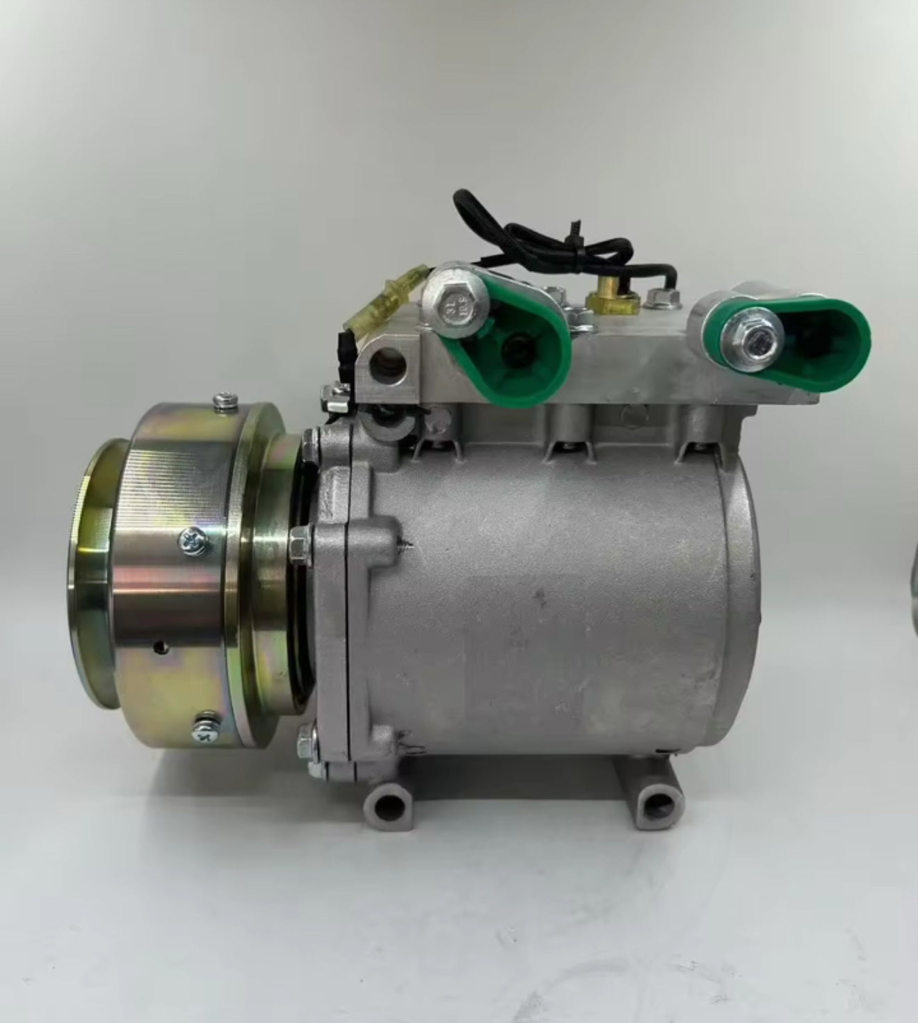 AC Compressor Mitsubishi Delica Spacegear L400 94-02 AKC200A601A MR206800