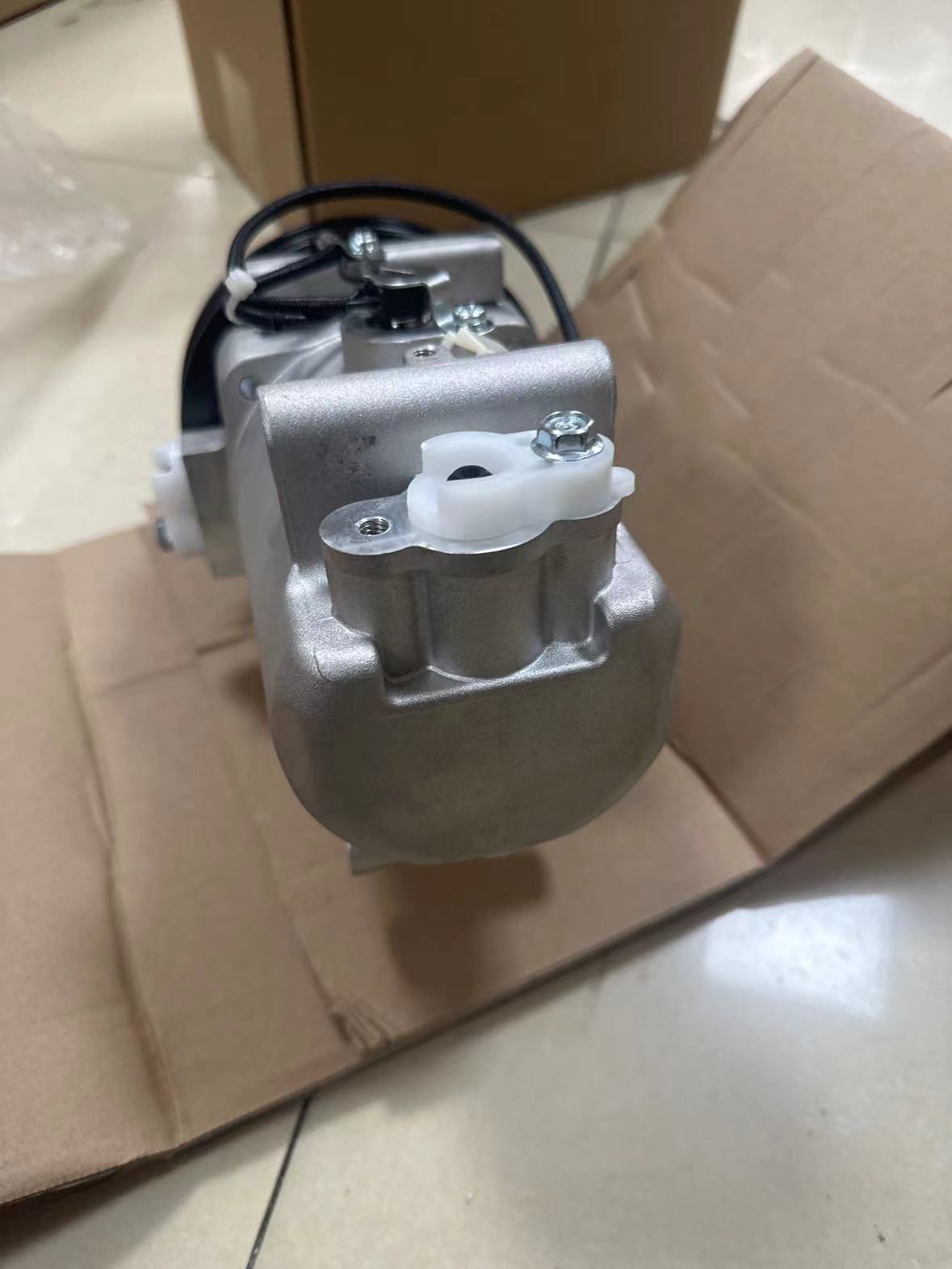 Air Conditioning Compressor For MX5 Miata 1.8 442500-2590 4425002591 4425002770 78325 144020 NA7561450 - Image 3